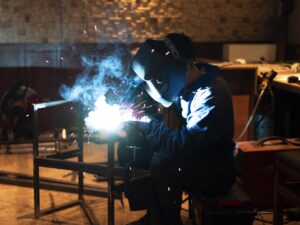 man-with-mask-welding-metal-atelier.jpg