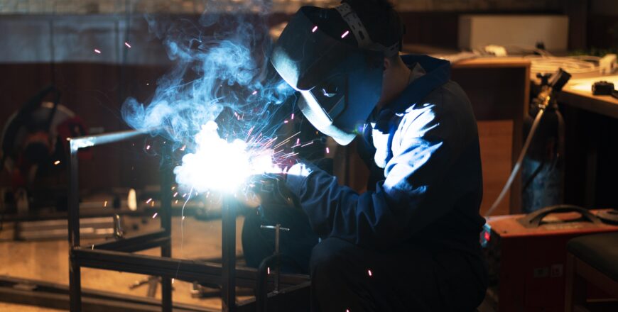 man-with-mask-welding-metal-atelier.jpg